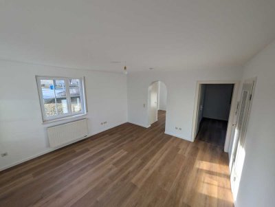 Helle 2-Zimmer-Wohnung mit Südwest-Terrasse in zentraler Lage von Rottweil-Hausen