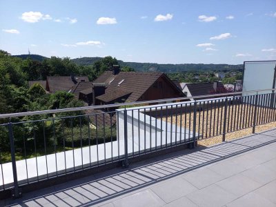 Moderne Neubau-Penthouse-Wohnung mit großer Dachterrasse in begehrter Lage mit Aufzug und Tiefgarage