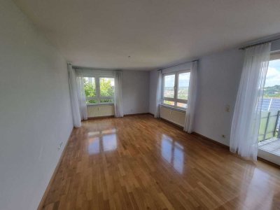 3-Zimmer-Wohnung mit Weitblick, Loggia & TG-Zugang