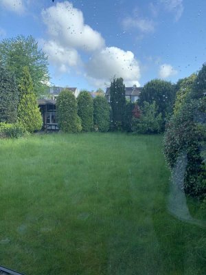 Einfamilienhaus mit Garage und Garten in Köln-Höhenhaus.