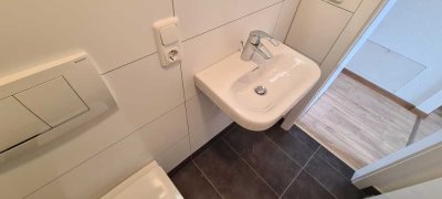 NEU SANIERT u. VERMIETET + EBK u. STELLPLATZ inklusive + 2025 saniert 5.400 EUR p.a.