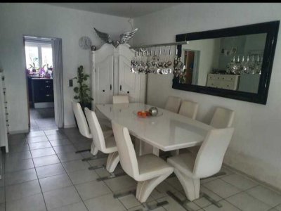 Geräumige, gepflegte 6-Zimmer-Doppelhaus-Hälfte mit gehobener Innenausstattung in Kleinwallstadt
