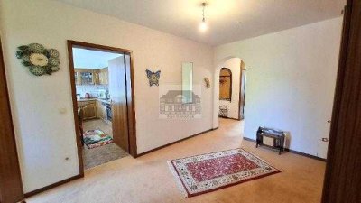 Helle und geräumige 3-Zimmer Wohnung mit Lift, Balkon, Carport