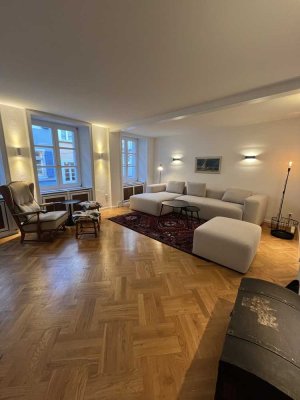 Geschmackvolle 3-Zi. Maisonette-Wohnung mit EBK voll möbliert und modernisiert in Altbau Innenstadt