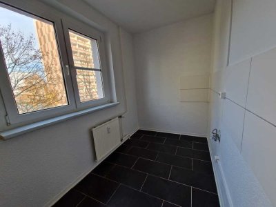 ALLES MIT DABEI! - Spielplatz, Balkon, EBK + nette Nachbarn!
