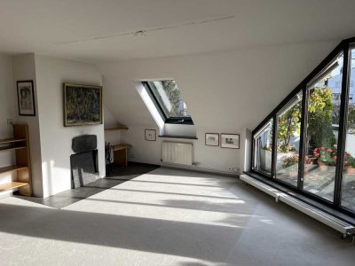 GROSSZÜGIGES  INDIVIDUELLES  MODERNES  DACHGESCHOSS-ATELIER-MAISONETTE-WOHNEN MIT FERNSEHTURMBLICK