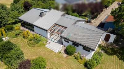 Bungalow mit Charakter: Panoramablick, Gartenidylle und Platz für Generationen