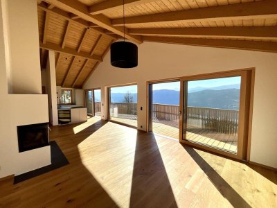 RAUM ZUM TRÄUMEN! HOCHWERTIGES WOHNHAUS (NEUBAU) MIT GIGANTISCHEM SEE- UND BERGBLICK IN REPRÄSENTATIVER UND SENSATIONELLER RUHE- UND SONNENLAGE VON MILLSTATT AM SEE!
