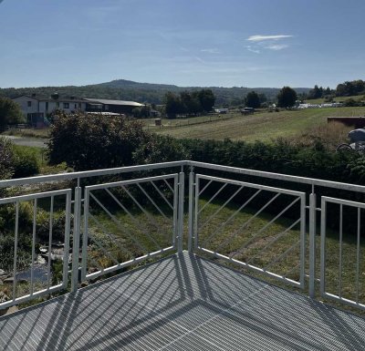 Erstbezug nach Sanierung - Helle 3,5-Zimmer Wohnung mit Balkon im 1. OG in Ahnatal-Weimar
