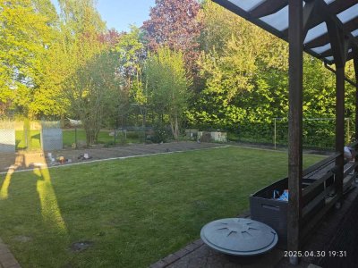 2 Famielie Haus: Geschmackvolle 4-Zimmer-Dachgeschosswohnung mit Balkon und EBK in Wolfsburg