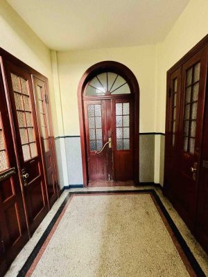 Besichtigung 19.12. / 20.12. (11-13h) TOP Lage, sanierter Altbau, sehr hell , S/W Balkon, EBK