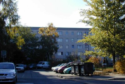 schöne renovierte 3 Raumwohnung mit Balkon und Tageslichtbad