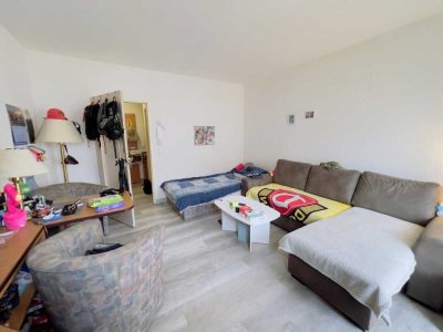 Helle unmöblierte 1-Zimmer Wohnung mit Balkon in Dresden Cotta