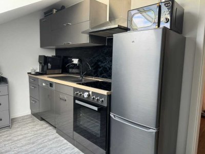Ideal für Singles: Moderne 2-Zimmer- Dachgeschosswohnung in Paffrath