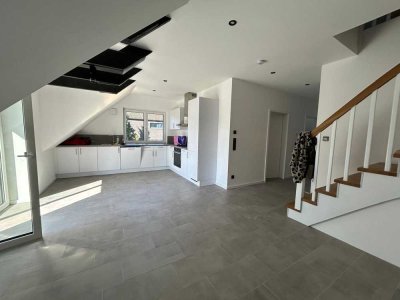 Geschmackvolle, modernisierte 3-Raum-Maisonette-Wohnung mit geh. Innenausstattung mit Balkon