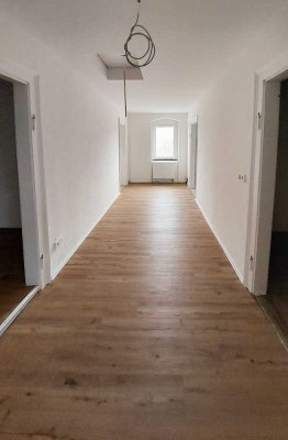 Neu renovierte 3-Zimmer Dachgeschoss Wohnung direkt im Bahnhof Kamenz!