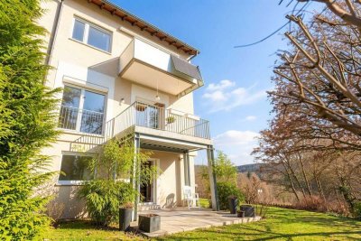 Gestalte dein Paradies: Sanierungsbedürftige Terrassenwohnung