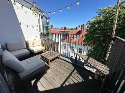 Bright top-floor 2-room flat with private roof terrace — in the heart of Friedrichshain!