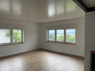 4-Zimmer-Wohnung auf einer Ebene mit gehobener Innenausstattung, super Aussicht und Balkon