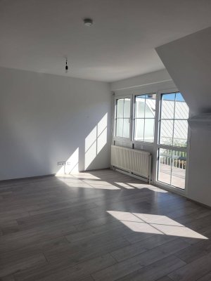 Helle klimatisierte Neubau-Wohnung mit Balkon und Tiefgarage