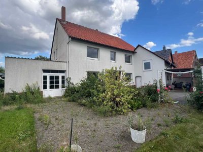 Großzügiges Einfamilienhaus an Feldrandlage mit Baugrundstück