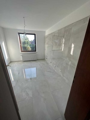 Erstbezug nach Sanierung mit Balkon: Schöne 3,5-Raum-Wohnung mit geh. Innenausstattung in Danndorf