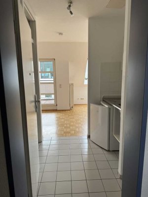 Exklusive 1-Raum-DG-Wohnung mit Balkon in Ingelheim