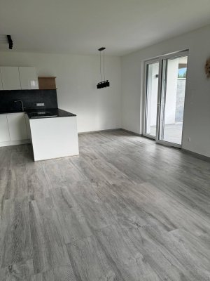 Moderne Neubauwohnung mit Balkon &amp; Carport in Toplage – 80 m²