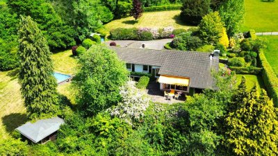 Einzigartiges Privatanwesen mit stilvoller Bungalow-Villa in Alleinlage