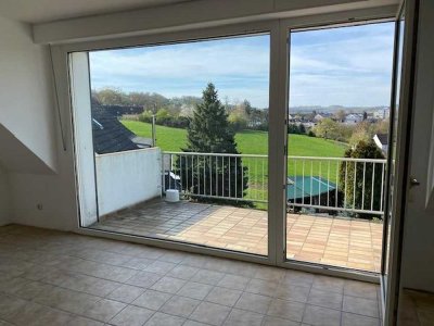 100 qm Lichtdurchflutet Maisonette- Wohnung Byfang Kupferdreh