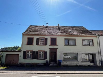 GRESAUBACH : Großzügiges SANIERUNGSOBJEKT mit POTENTIAL in ruhiger Lage !