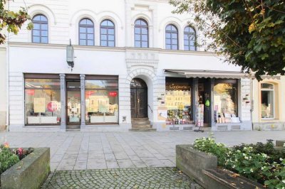 Repräsentativ: Denkmalgeschütztes Wohn- und Geschäftshaus in bester Lage direkt am Markt in Sebnitz