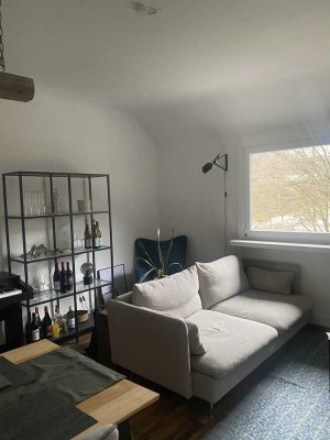 Möblierte 2-Zimmer-Wohnung mit Balkon in Stuttgart-Süd/Heslach zur Untermiete 3-6 Monate