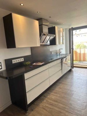 Altbau-Traum: 5 Zimmer, 2 Bäder, 2 Balkone in Offenbach