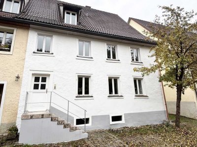 Modernisierte 2-Zi.-Wohnung inkl. 60m² Wohnfl., EBK, Terrasse uvm.