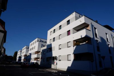Exklusive 3 Zi. Wohnung mit EBK, Aufzug, DU/WA sowie großer 36m² Terrasse in Herrenberg, WM: 1.730€