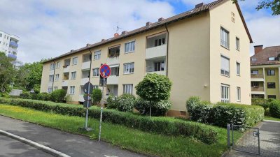Modern sanierte 2,5-Zimmer-Wohnung mit Balkon in zentraler Lage von Bayreuth