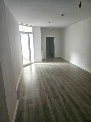 Frisch renovierte 2-Zimmer-Wohnung mit Balkon im EG!