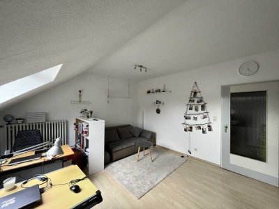 Helle  2-Zimmer-DG-Wohnung in Bamberg mit möbl. Essküche