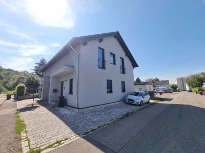 Moderne Doppelhaushälfte in Schopfheim-Fahrnau mit Terrasse