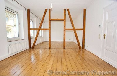 Großzügige Altbauwohnung mit Balkon und Garagenstellplatz