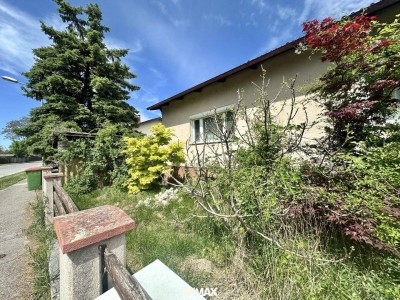 Sanierungsbedürftiges Einfamilienhaus mit großem Entwicklungspotenzial auf großzügigem Grundstück!