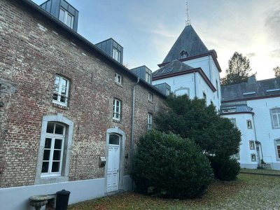 Charmantes 1,5-Zimmer in historischer Anlage mit eigener Terrasse