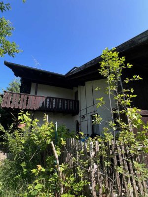 Zweifamilienhaus für Familien mit viel Potenzial..