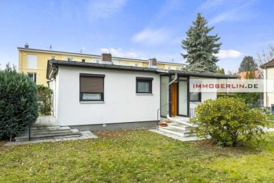 IMMOBERLIN.DE - Gepflegter Bungalow und/oder großes Baugrundstück in familienfreundlicher Lage