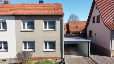 Doppelhaushälfte mit Nebengelass und Garten