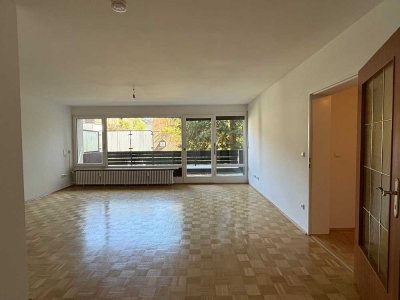 Helle 3-Zimmer Wohnung im 1. OG mit Balkon in München-Solln