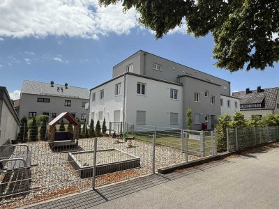 Neuwertige Wohnung mit drei Zimmern und Garten in Neuburg