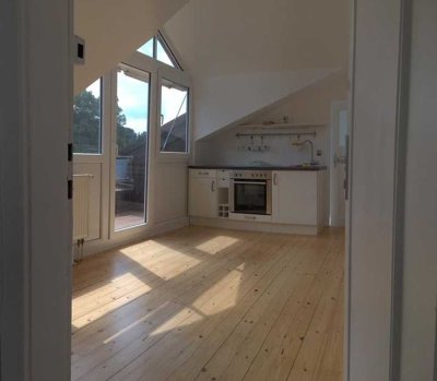 Helle, ruhige 2-Zi-Dachgeschoss-Wohnung in Starnberg-Söcking