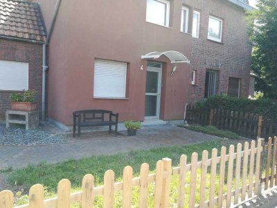Doppelhaushälfte mit Garage und Stellplätzen in Duisburg-Hochemmerich